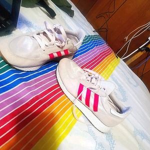 Adidas forest Grove sneakers